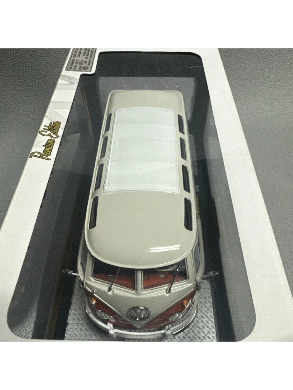 M2 Machines 1/24 1960 VW Microbus Deluxe USA Model R45 Red White Top Limited 10K